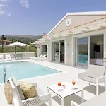 Villa Perlaki By Villa Plus